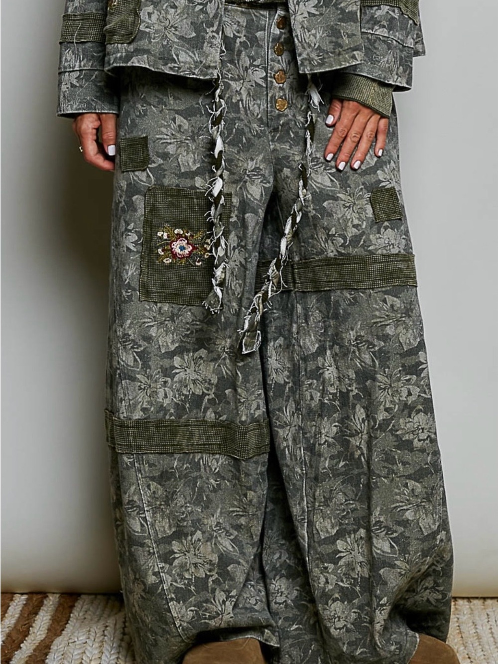 POL Olive Floral Wide-Leg Patch Pocket Pants